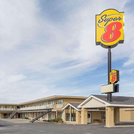 Super 8 By Wyndham Wells Hotel Екстериор снимка