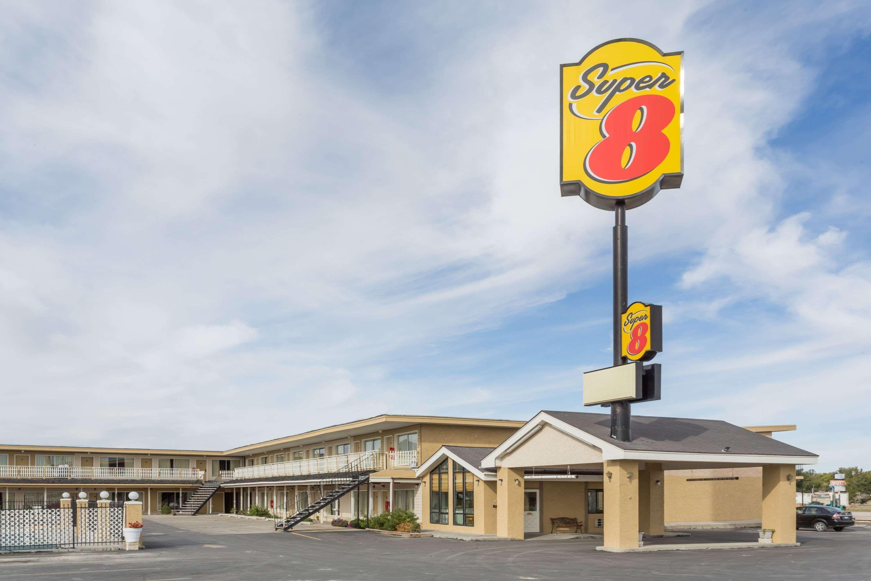 Super 8 By Wyndham Wells Hotel Екстериор снимка